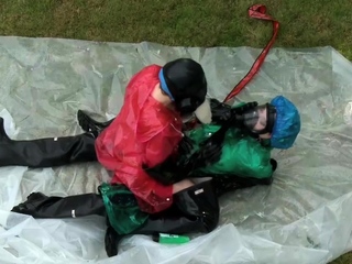 Amateur CDin latex dildoing