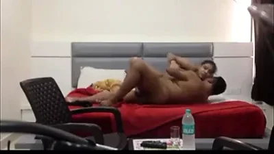 Desi randi bhabhi fucking with claient in hotel room