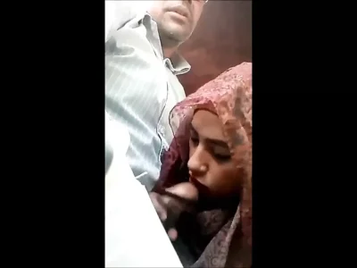 Muslim hijab girl sucking, bj